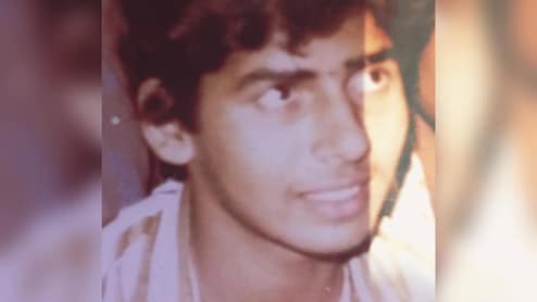 इस कॉमेडियन ने श्मशान घाट में मिली बेसहारा महिला को मां रखा बनाकर, मरते वक्त उन्हीं की दुआ ने बना दिया स्टार