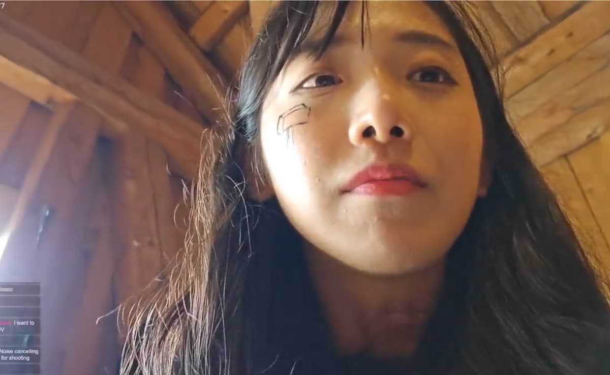 What Happened To Jinnytty? Korean Streamer Locks Herself In Hotel Room To Hide From Stalker Live On Stream In Poland