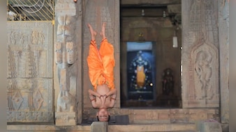 सांस रोक देने वाला वीडियो! 8 साल के बच्चे ने उल्टा लटककर गाया 'शिव तांडव', बना दिया वर्ल्ड रिकॉर्ड