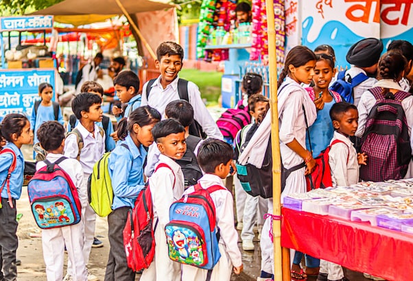 भीषण गर्मी के तांडव से दिल्ली-UP समेत इन राज्यों में स्कूल की छुट्टियों का हुआ ऐलान, देखें पूरी लिस्ट