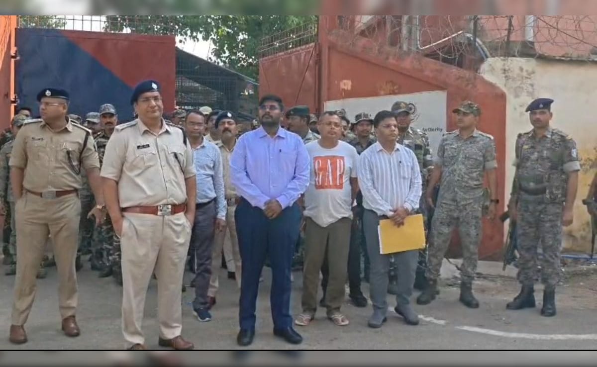  DC और SP ने जेल की सुरक्षा व्यवस्था का जायजा लेते हुए