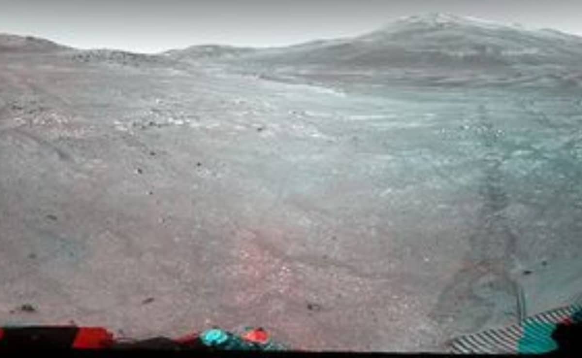 This image shows an anaglyph red-colour view of the enhanced version of the panorama.