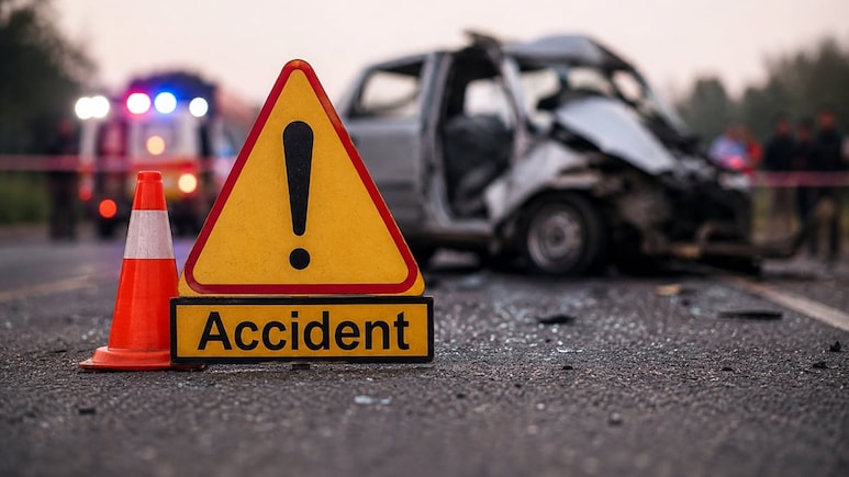 Road Accident: बारात में शामिल होने जा रहे दोस्तों की कार पेड़ से टकराई, तीन की मौके पर मौत; 2 गंभीर घायल&nbsp;