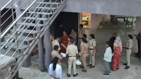 ग्वालियर: भीम आर्मी नेता के होटल में देह व्यापार और जुआ, पुलिस ने मारा छापा; आपत्तिजनक हाल में मिले युवक-युवती