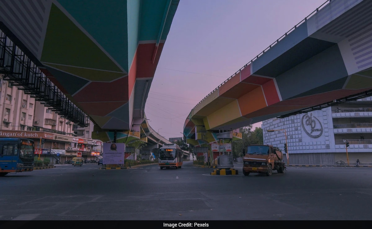 Man Travels 12 Km In 30 Minutes In Hyderabad, Says 'Bengaluru Brain Can't Comprehend It'