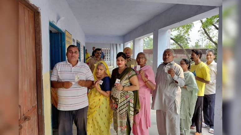 हरियाणा निकाय चुनाव: अंबाला, पंचकूला, सोनीपत समेत कई शहरों में वोटिंग जारी, बीजेपी-कांग्रेस के बीच सीधी टक्कर