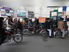 पाकिस्तान में पेट्रोल-डीजल 6 रुपये हुआ सस्ता, पड़ोसी देश में भारत से कितना महंगा बिक रहा है तेल