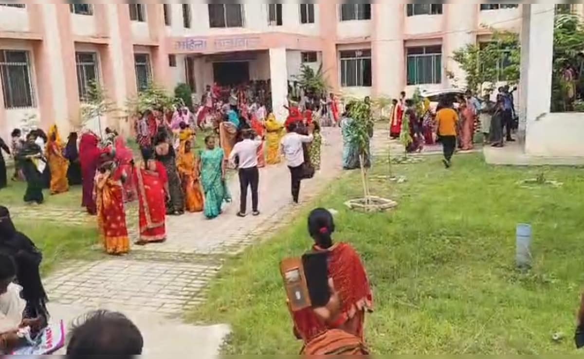 बिहार: स्कूल में खराब खाने को लेकर बवाल, ANM छात्राओं-जीविका दीदियों में चले ईंट-पत्थर;  प्राचार्य पर गंभीर आरोप