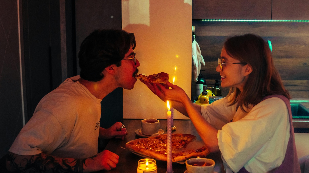 Turn your dining table into a perfect date setup with these cozy decor picks