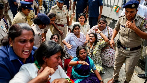 NEET लीक, SSC में धांधली और CBSE का 'डिजिटल' ब्लंडर...एग्जाम सिस्टम को कोस रहे छात्र