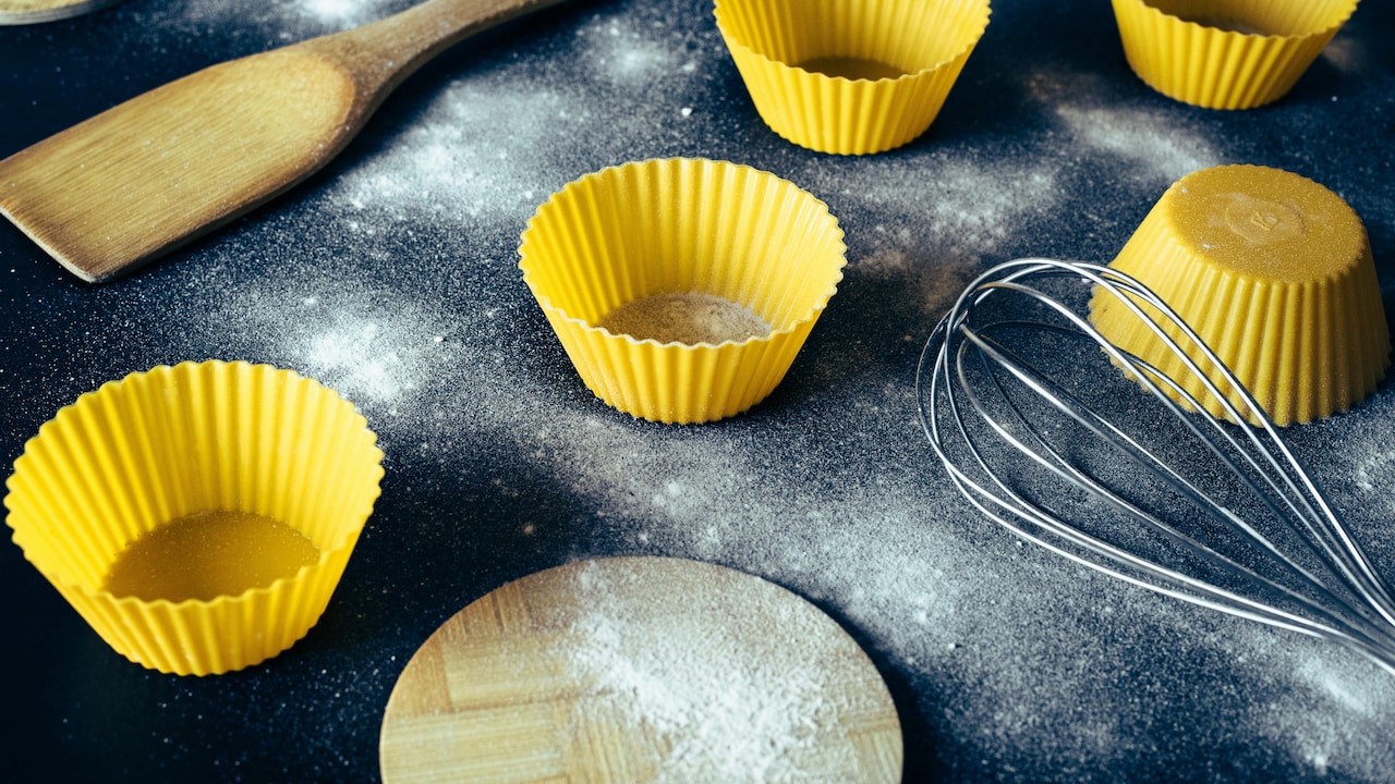 Silicone Baking Tools vs Metal Tools: Which Last Longer For Bakers? Silicone Baking Tools vs Metal Tools: Which Last Longer For Bakers?