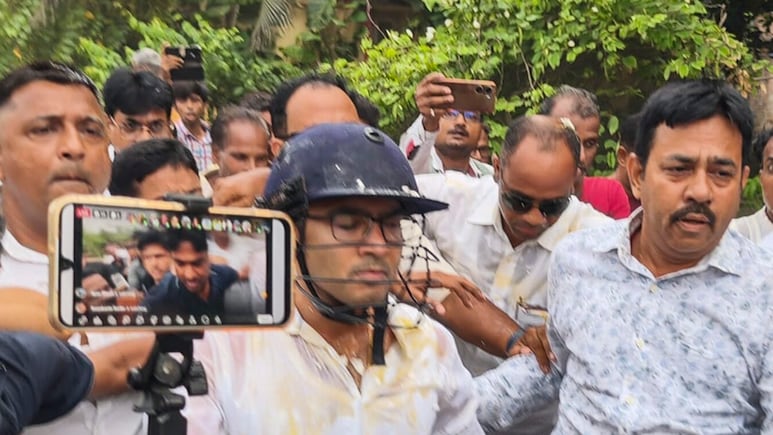 'मुझे मारना चाहते थे, BJP प्रायोजित है पूरी साजिश', हमले के बाद बोले अभिषेक बनर्जी