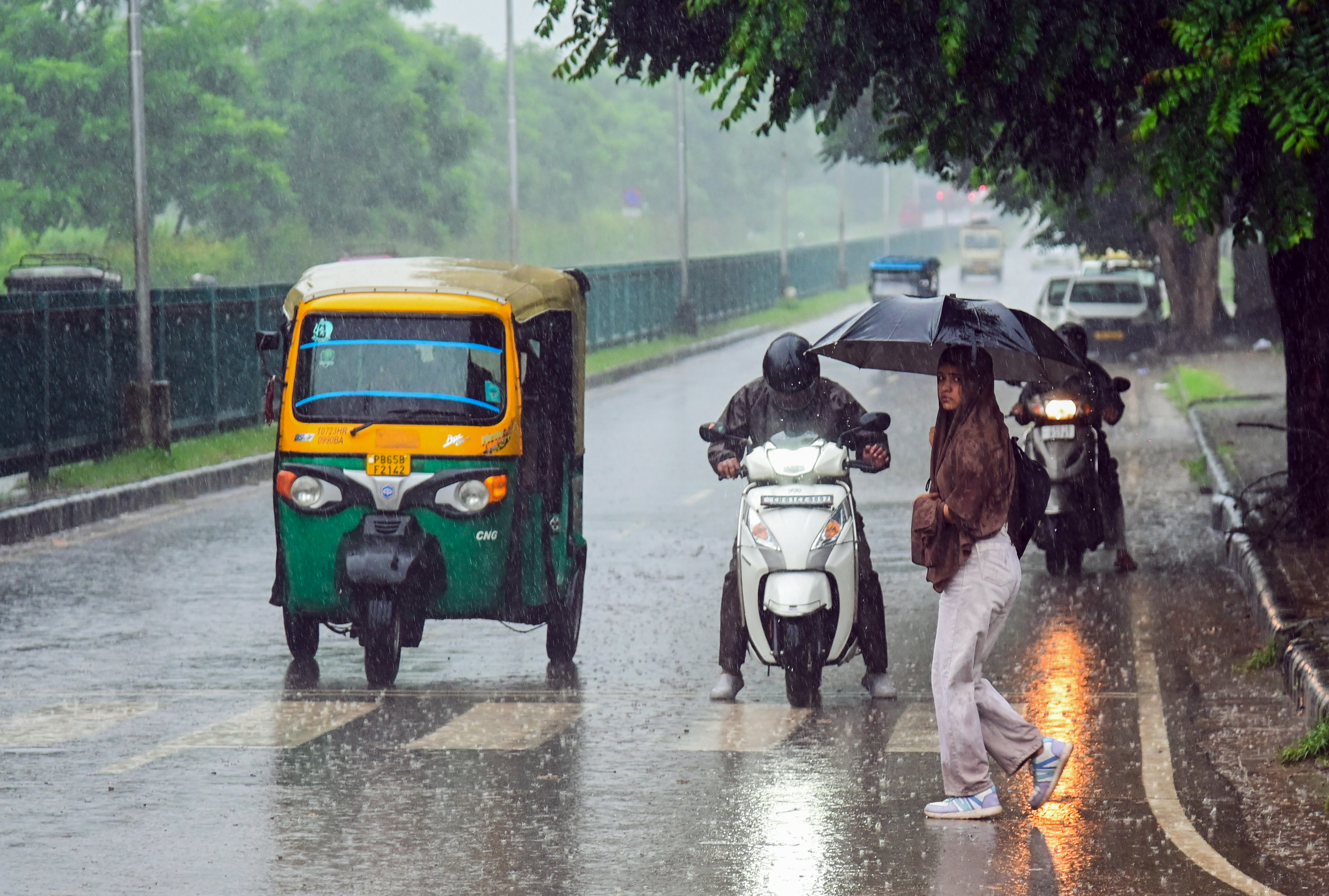 Monsoon Update: आसमान से बरस रही आग! भीषण गर्मी और जानलेवा लू से बेहाल जनता, इस बीच मॉनसून पर आ गया नया अपडेट