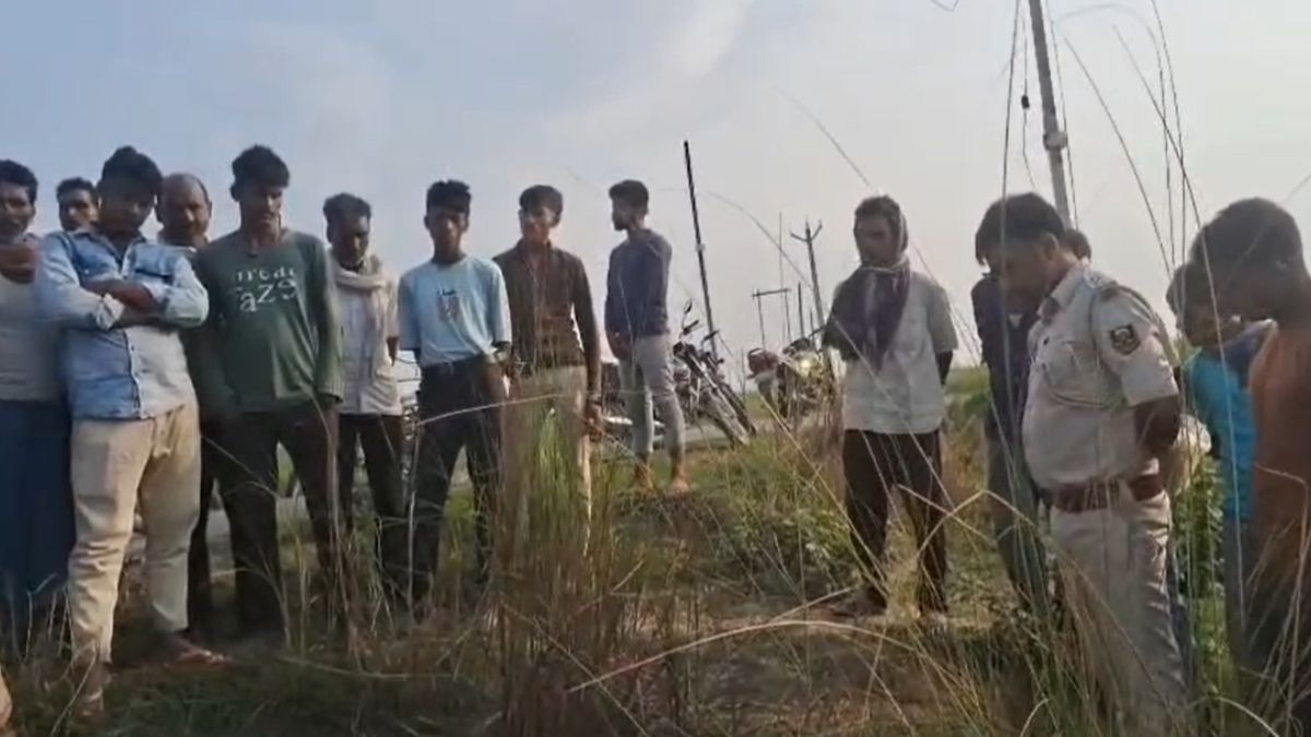 हत्या या आत्महत्या? सड़क किनारे झाड़ियों में मिला नाबालिग का शव, मुंह से निकल रहा था झाग; इलाके में फैली दहशत