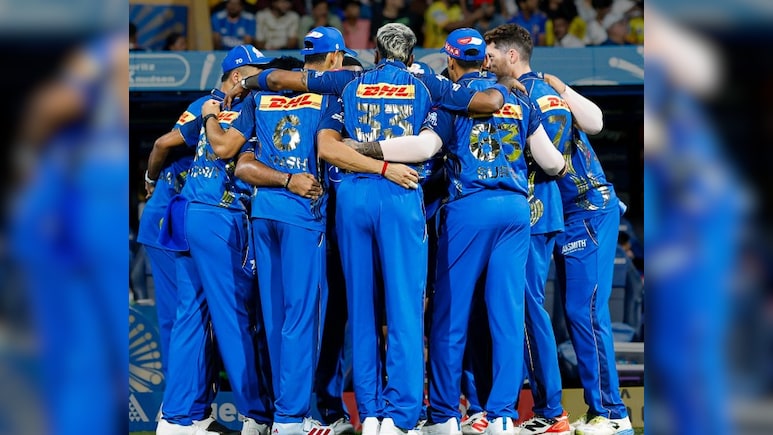 IPL 2026 Points Table: मुंबई इंडियंस का बंध गया बोरिया बिस्तर? जानें कौन सी 4 टीमें प्लेऑफ की रेस में सबसे आगे