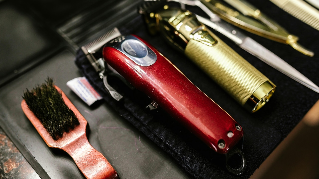 Cordless Trimmers Pulling Hair Instead Of Cutting Smoothly? Blade Maintenance Could Be The Issue Cordless Trimmers Pulling Hair Instead Of Cutting Smoothly? Blade Maintenance Could Be The Issue