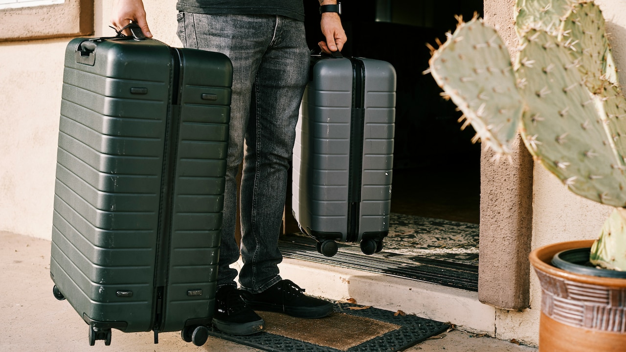 5 Lightweight Trolley Suitcases That Make Travel Easier 5 Lightweight Trolley Suitcases That Make Travel Easier