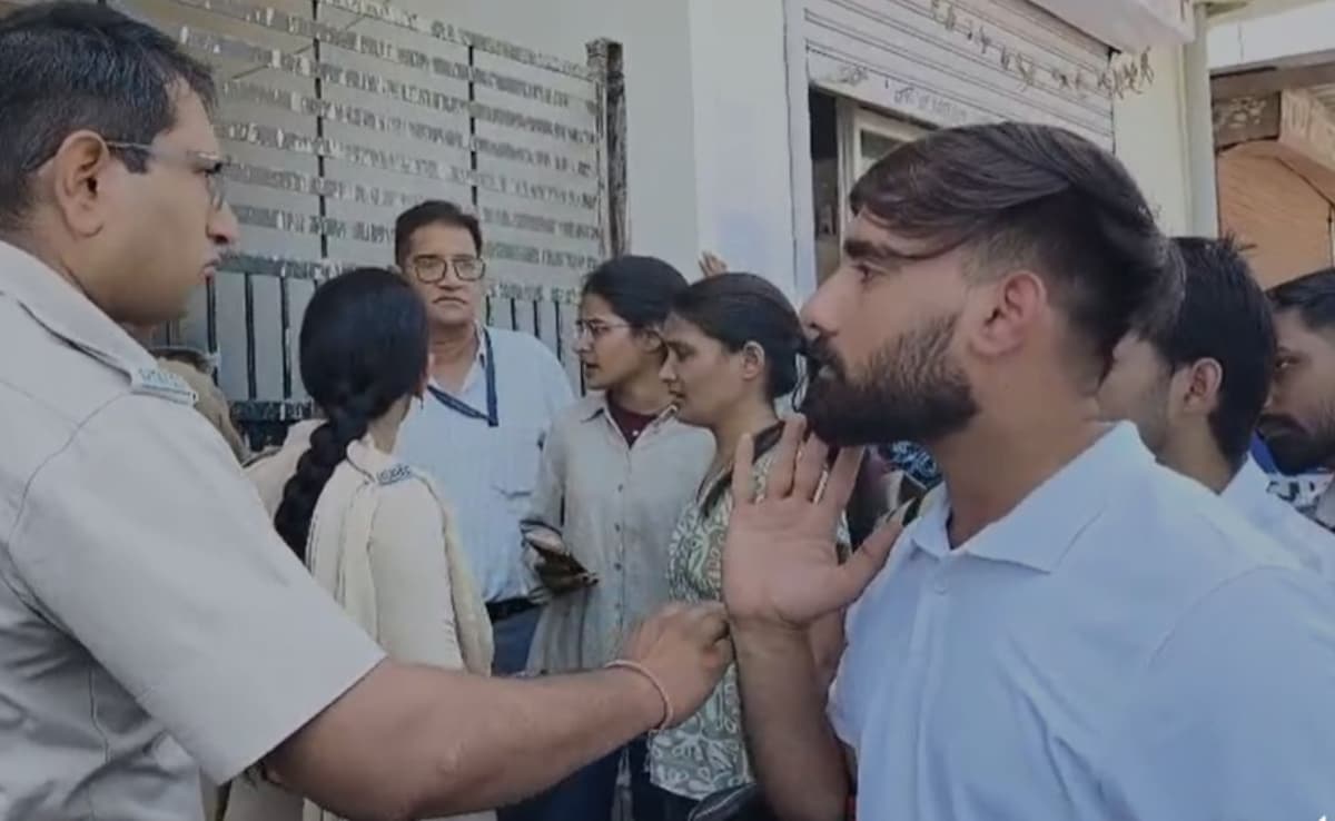 Protest Erupts Outside Jaipur Centre Over Lab Assistant Exam Venue Confusion