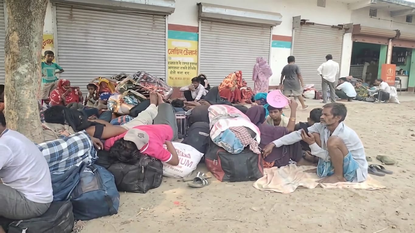बॉर्डर पर अवैध बांग्लादेशियों की लंबी कतारें, शुभेंदु के एक्शन से खौफ में घुसपैठिए
