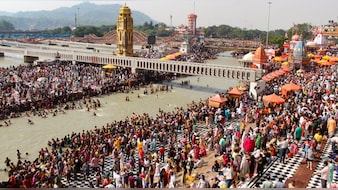 हरिद्वार से लेकर प्रयागराज तक कहां-कहां उमड़ी गंगा भक्तों की भारी भीड़? देखें पूरा वीडियो