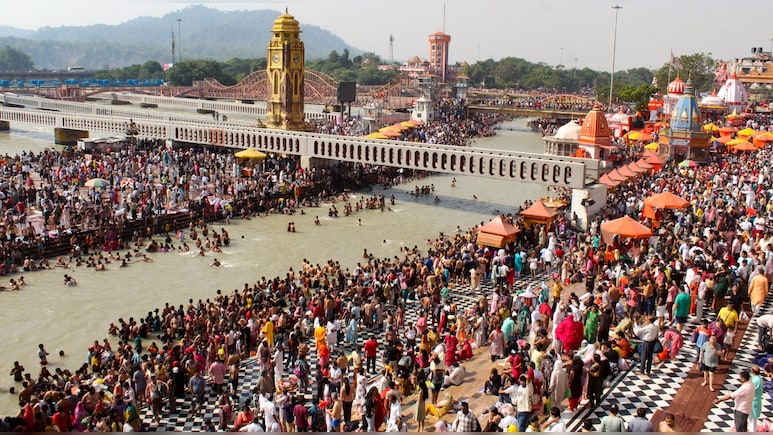 Ganga Dussehra 2026: गंगा दशहरा पर हरिद्वार से लेकर प्रयागराज तक कहां-कहां उमड़ी गंगा भक्तों की भारी भीड़? देखें पूरा वीडियो