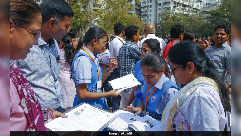 CBSE Class 12 Result 2026: इस दिन से शुरू हो रही है री-इवैल्यूएशन प्रक्रिया, छात्र यहां देखें शेड्यूल