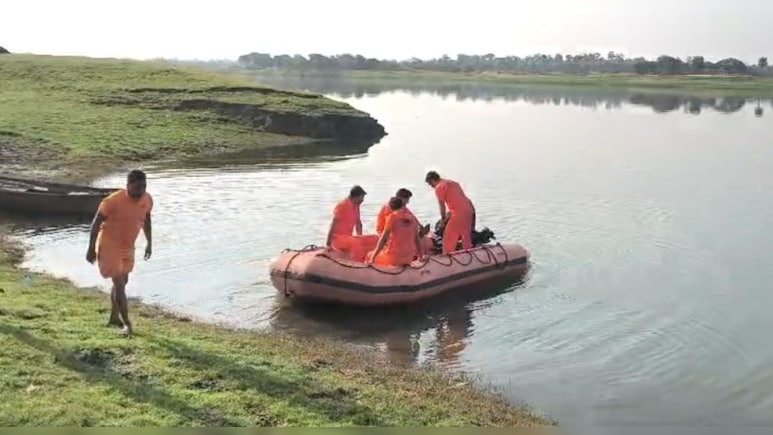 संगमेश्वर में नाव हादसा: नदी में डूबे दो लोगों का नहीं लगा सुराग, सुबह 6 बजे पहुंची SDRF की टीम&nbsp;