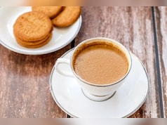 चाय में बिस्किट डुबोकर खाने की आदत आखिर शुरू कैसे हुई? जानिए इस दिलचस्प ट्रेंड का इतिहास
