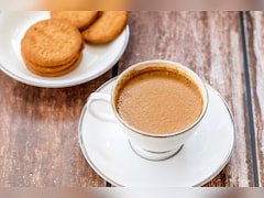 चाय में बिस्किट डुबोकर खाने की आदत आखिर शुरू कैसे हुई? जानिए इस दिलचस्प ट्रेंड का इतिहास