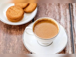 चाय में बिस्किट डुबोकर खाने की आदत आखिर शुरू कैसे हुई? जानिए इस दिलचस्प ट्रेंड का इतिहास