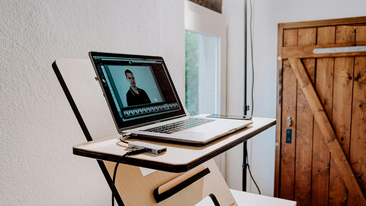 Why Cheap Laptop Stands Cause Typing Discomfort: How Better Angles Help Why Cheap Laptop Stands Cause Typing Discomfort: How Better Angles Help