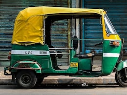 Mathura: दो दोस्तों के साथ ऑटो चालक ने दो नाबालिग बहनों के साथ किया गैंगरेप, दुष्कर्म के बाद उन्हें ट्रेन में बैठाकर भागे आरोपी