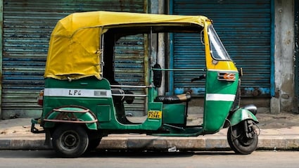 दो नाबालिग बहनों के साथ गैंगरेप, दो दोस्तों संग ऑटो चालक ने की दरिंदगी, दुष्कर्म के बाद ट्रेन में छोड़कर भागे