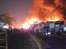Noida Fire: ग्रेटर नोएडा शाहेबरी फर्नीचर मार्केट और नोएडा सेक्टर-2 फैक्ट्री में लगी आग, आसमान में छाया धुआं&nbsp;