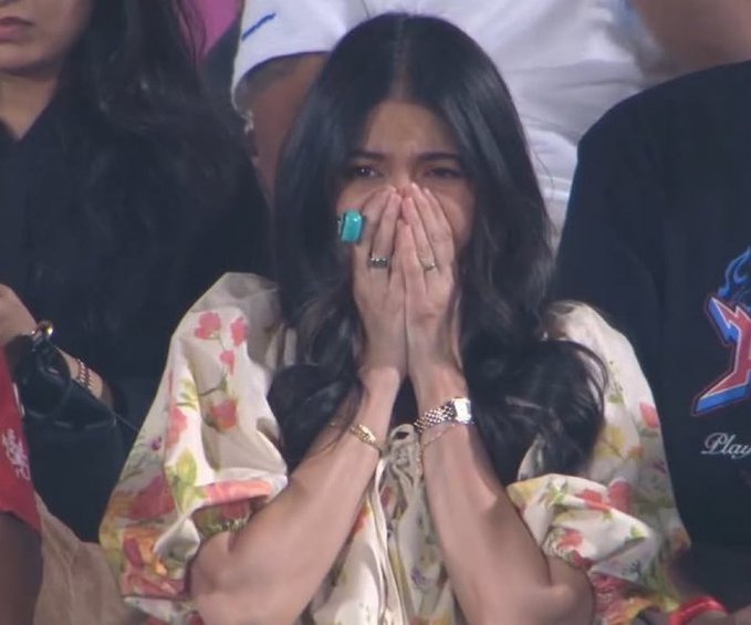 Anushka Sharma Was Spotted Wearing A Unique Finger Accessory At RCB Vs GT Match. What It Was