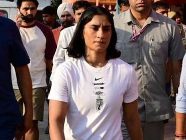 विनेश फोगाट पर दिल्ली हाईकोर्ट के फैसले को रेसलिंग फेडरेशन ऑफ इंडिया ने सुप्रीम कोर्ट में दी चुनौती