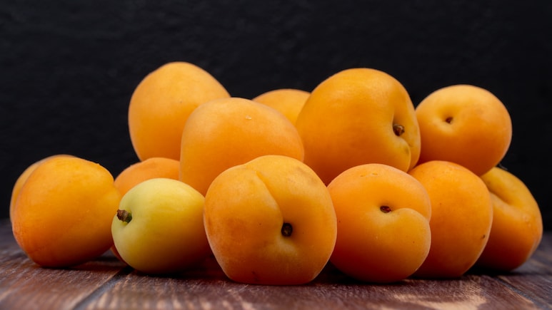 From Better Digestion To Glowing Skin: Experts Explain What Daily Apricot Intake Does To Your Body