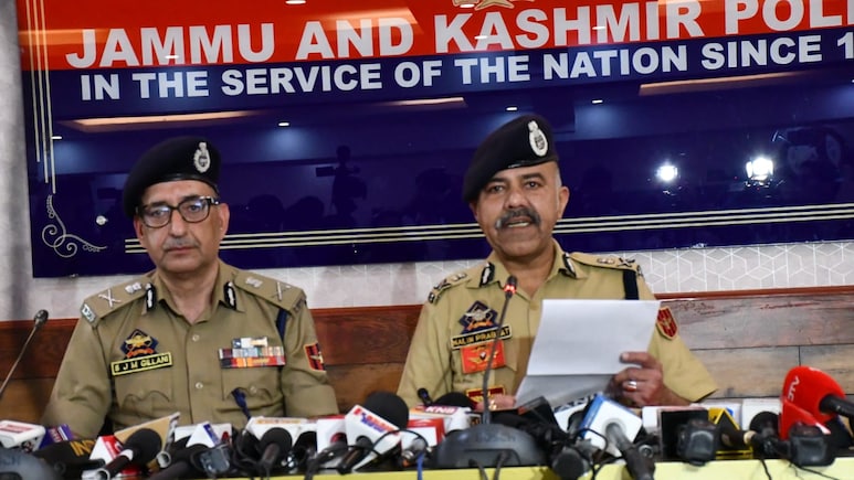 जम्मू-कश्मीर सरकार का नशे के कारोबारियों के खिलाफ सर्जिकल स्ट्राइक, करोड़ों की संपत्तियां जब्त