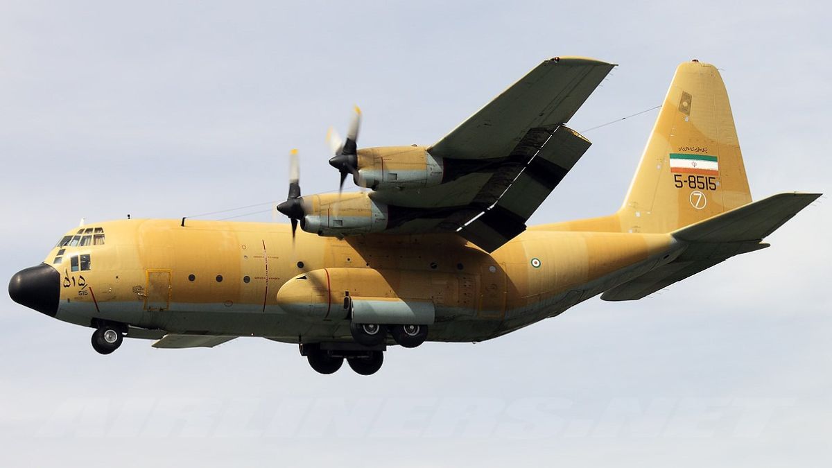 Irans C-130s wear a sandy yellow/tan (desert sand) camouflage scheme, markedly different from Pakistan Air Force C-130s