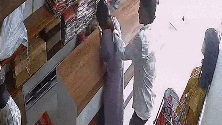 बाल खींचकर जमीन पर घसीटा, लात-घूंसे और थप्पड़ बरसाए... लड़की के साथ बॉयफ्रेंड की हैवानियत