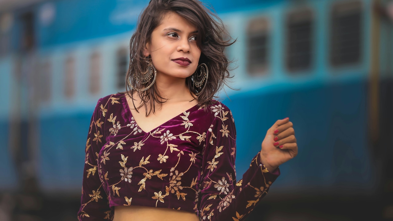How To Choose Comfortable Festive Blouses Without Sacrificing Style