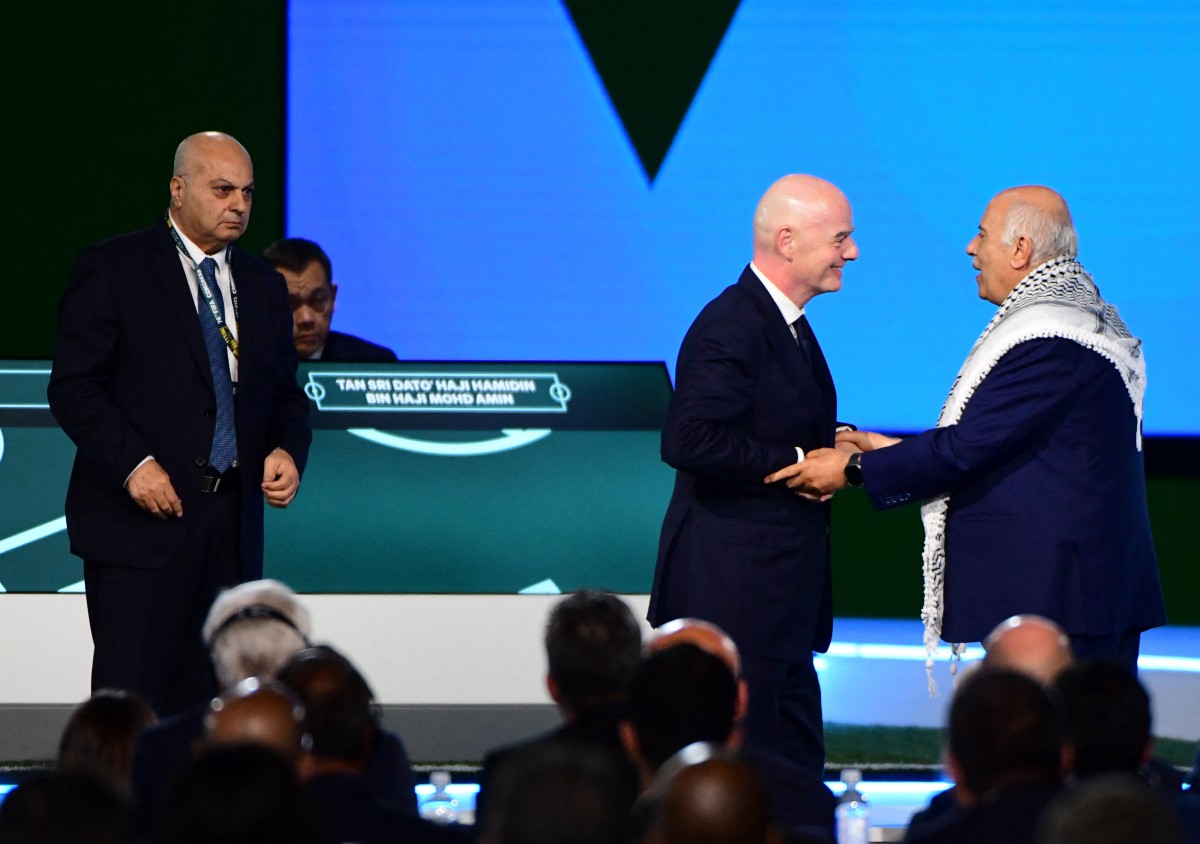 Video: Drama At FIFA Event, Palestine Football Chief Refuses Israel Handshake