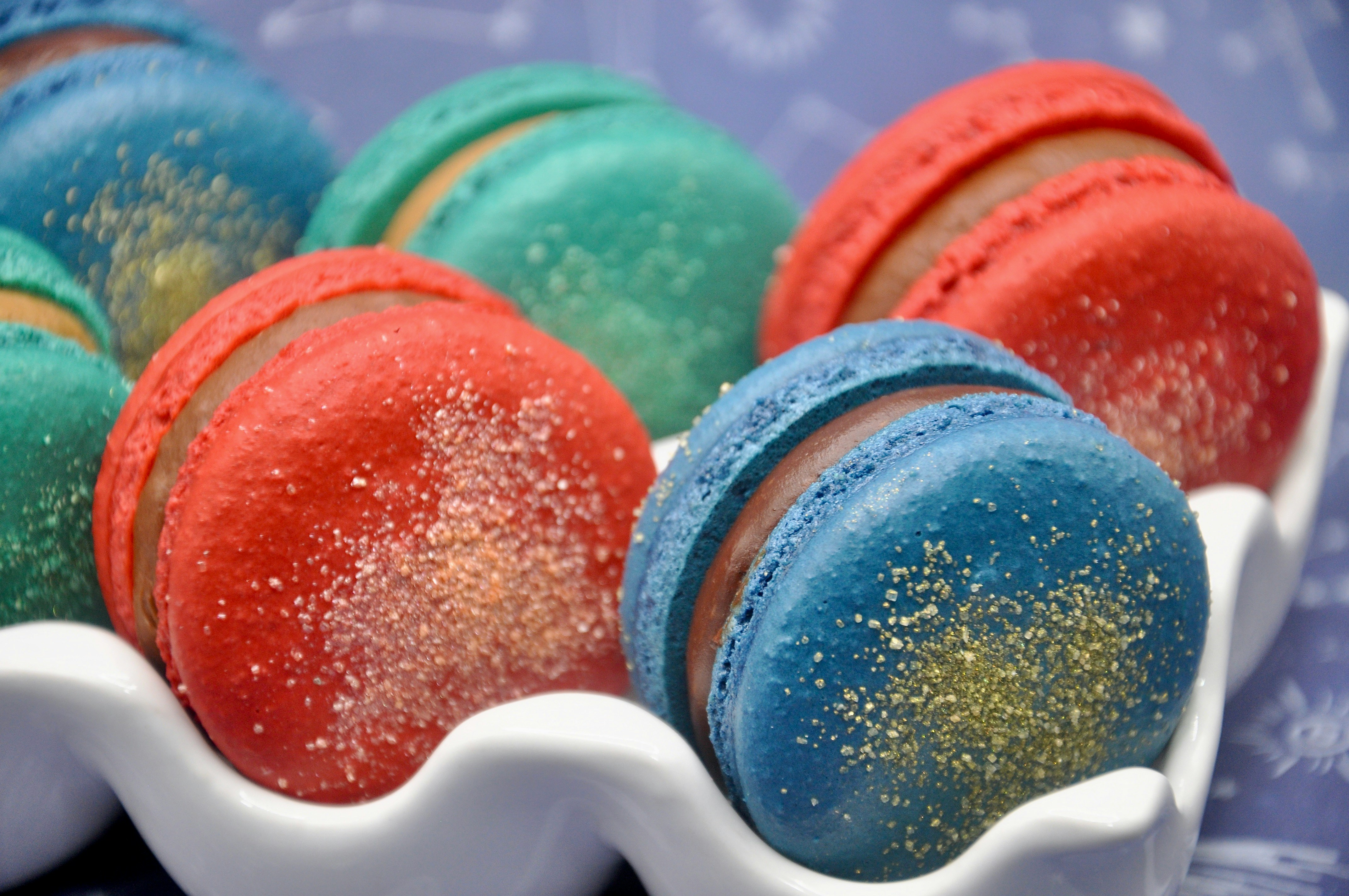 What Is Edible Glitter And Why Bakers Love To Use It