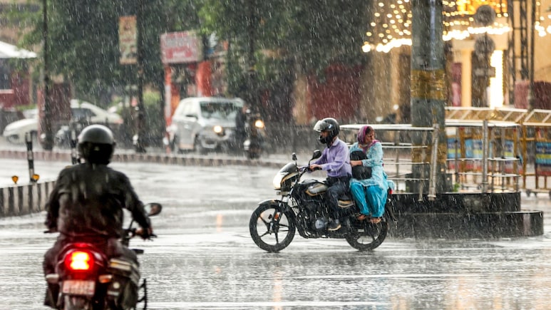 Rain Alert: अभी 2 दिन और झमाझम बारिश, दिल्ली-यूपी से पंजाब-हरियाणा तक जमकर बरसेंगे बदरा, जानें अपने शहर का मौसम
