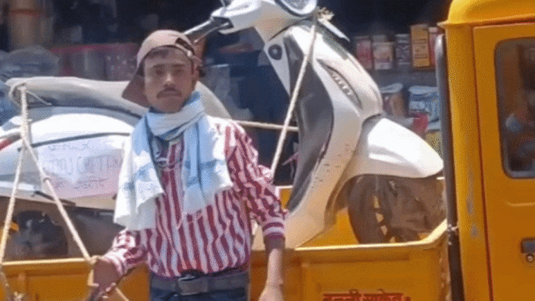 बजाज चेतक EV को &lsquo;कचरा गाड़ी&rsquo; बनाकर बाजार में घुमाया; परेशान मालिक का विरोध, कहा- कभी न खरीदें