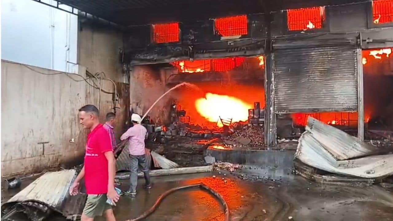 छत्तीसगढ़ के बलौदा बाजार में आग का तांडव छत्तीसगढ़ के बलौदा बाजार में आग का तांडव