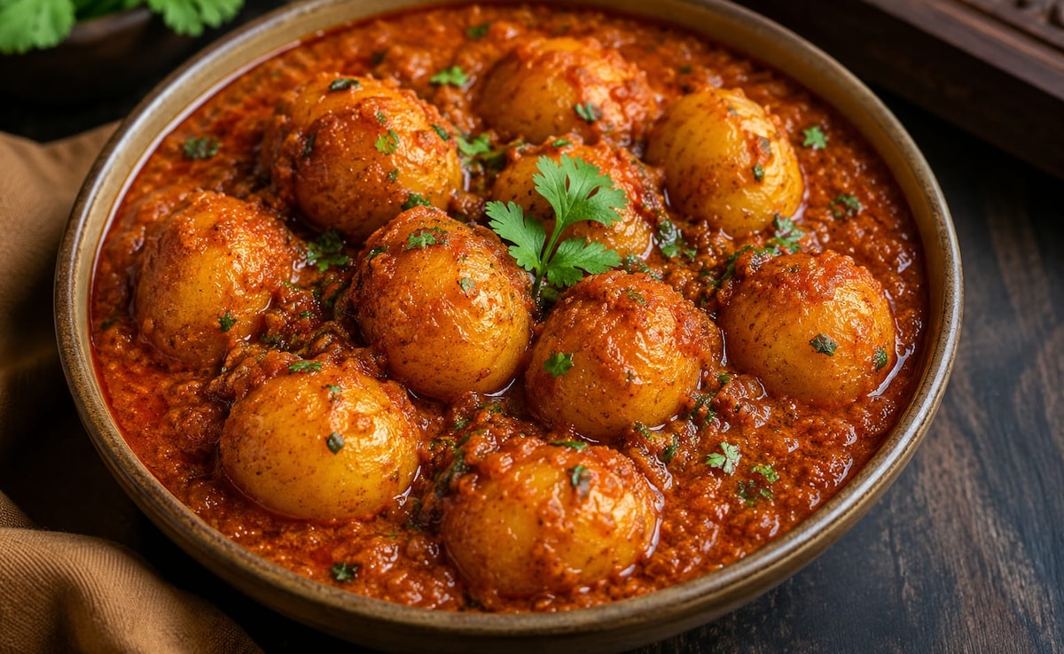 Dum Aloo Story: इस खास तरीके से पकने की वजह से पड़ा था ‘दम आलू’ नाम, कहानी जानकर बढ़ जाएगी भूख