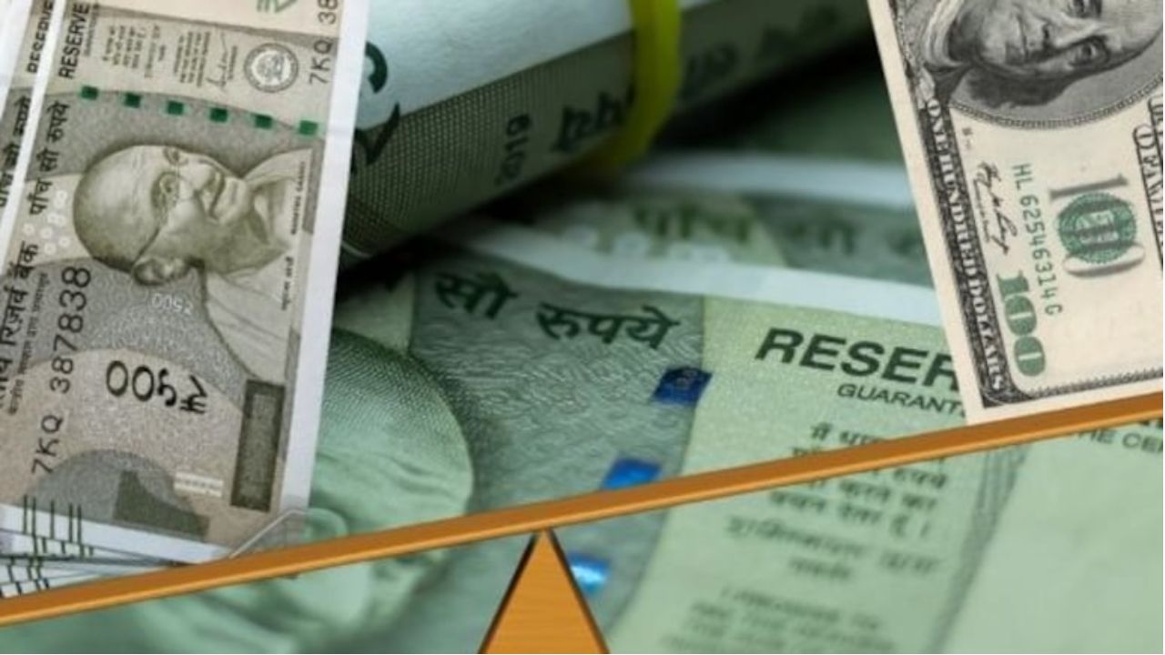 रुपये ने दिखाई पावर, डॉलर के मुकाबले 63 पैसे हुआ मजबूत, ऐसे होगा आपको फायदा