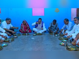 CM भजनलाल ने गट्टूलाल यादव के घर जमीन पर बैठकर पत्&zwj;तल-दोने में खाया खाना, दाल-चावल और मिक्स वेज परोसी गई &nbsp;