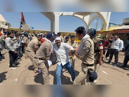 नीट पेपर लीक का विरोध: रेल रोकने जा रहे युवा कांग्रेस प्रदेश अध्यक्ष सहित कार्यकर्ता गिरफ्तार